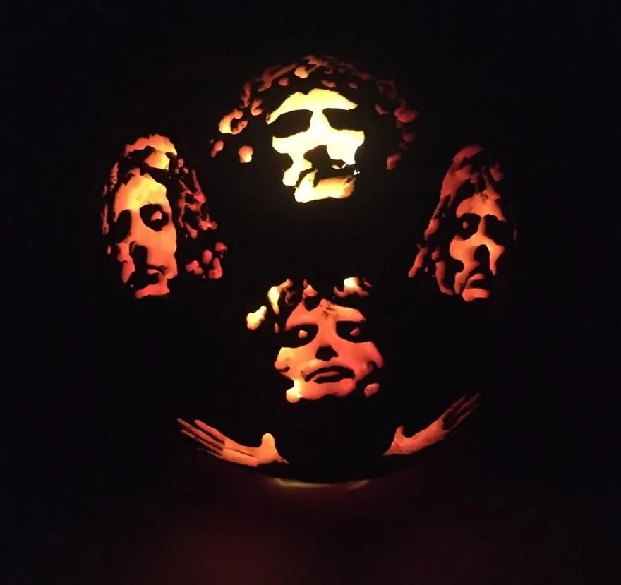 45 Spooky, Quirky, And Jaw-Droppingly Charming Pumpkin Carvings Shared By Folks Online