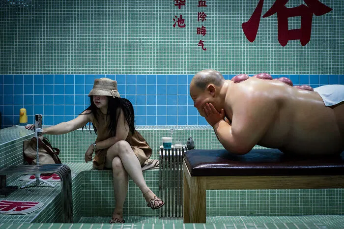 This Photographer Captures Interesting Moments In Beijing (20 Pics)