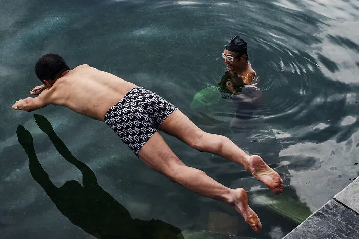 This Photographer Captures Interesting Moments In Beijing (20 Pics)