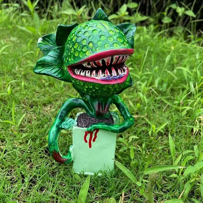 Feed Me, Seymour... And Your Guests! This   <a Style="Display:inline;" Href="Https://Www.amazon.com/Piranha-Sculpture-Halloween-Decoration-Backyard/Dp/B09cywgq8r?hvadid=692875362841&hvpos=&hvnetw=g&hvrand=16529654271150297907&hvpone=&hvptwo=&hvqmt=&hvdev=c&hvdvcmdl=&hvlocint=&hvlocphy=9058761&hvtargid=pla-2281435177898&psc=1&mcid=9788b3e9c4973f3785b2a726caa72f56&hvocijid=16529654271150297907-B09cywgq8r-&hvexpln=73&linkcode=ll1&tag=bpcorgi-20&linkid=addf364e81d2e91d756ef0f85a12a766&language=en_us&ref_=as_li_ss_tl" Target="_blank"><span Style="Font: Inherit; Color: #d74b1f;"> Audrey II Sculpture </Span> Brings A Man-Eating, Musical Masterpiece To Your Doorstep, Guaranteed To Make Your Visitors Green With Envy