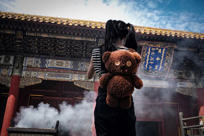This Photographer Captures Interesting Moments In Beijing (20 Pics)