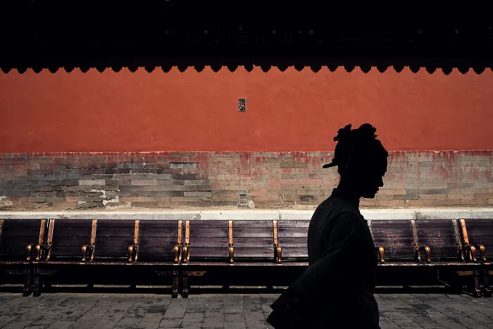 This Photographer Captures Interesting Moments In Beijing (20 Pics)