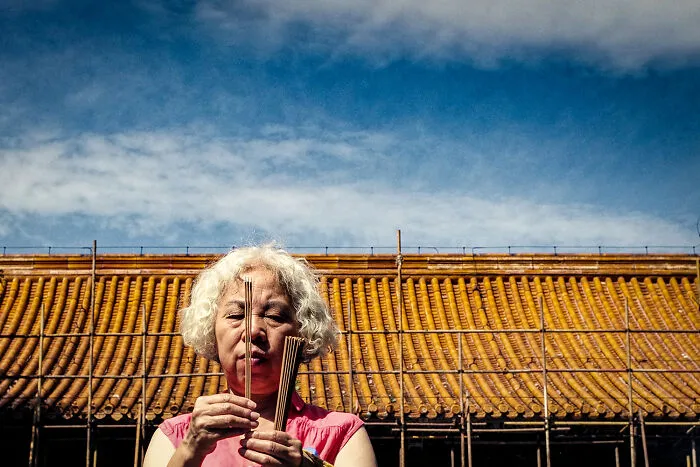 This Photographer Captures Interesting Moments In Beijing (20 Pics)