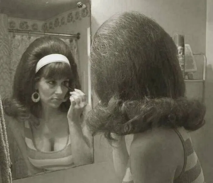 50 Peinados femeninos de la década de los 60 que van de lo increíble a lo estrambótico