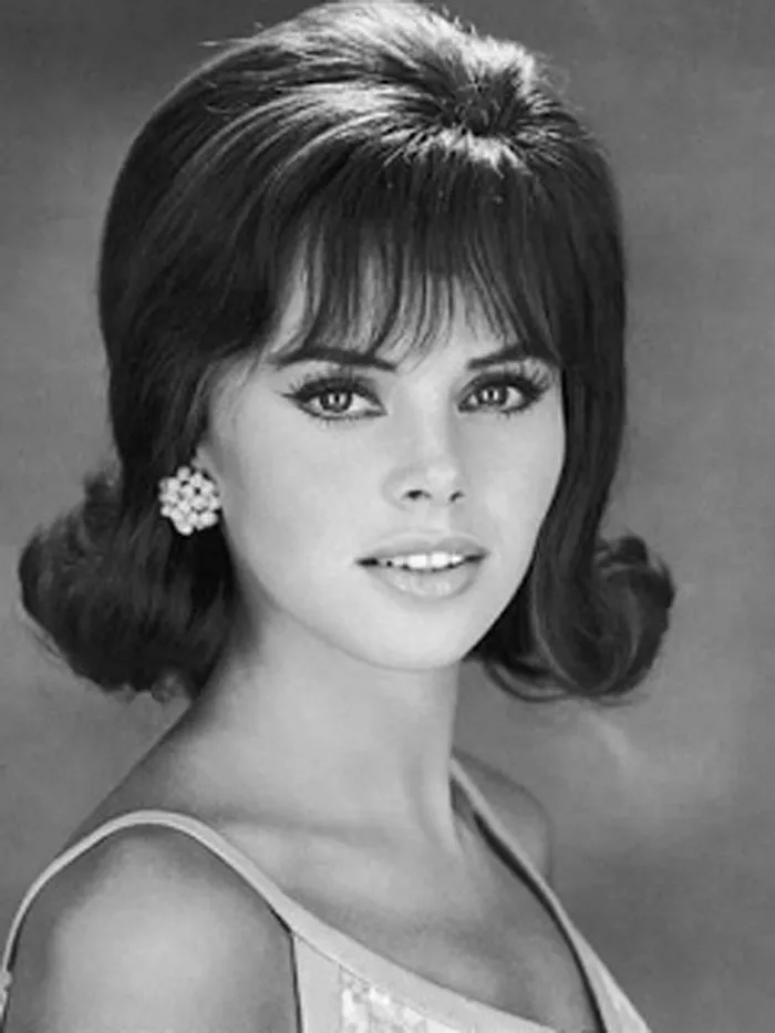 50 Peinados femeninos de la década de los 60 que van de lo increíble a lo estrambótico