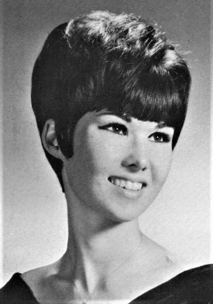 50 Peinados femeninos de la década de los 60 que van de lo increíble a lo estrambótico