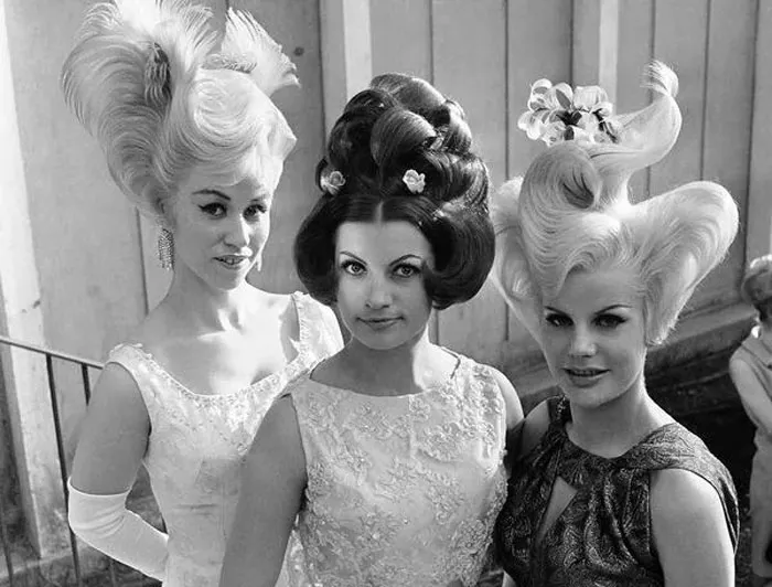 50 Peinados femeninos de la década de los 60 que van de lo increíble a lo estrambótico