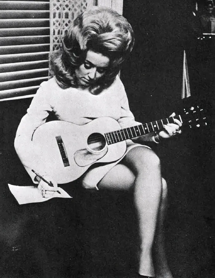 50 Peinados femeninos de la década de los 60 que van de lo increíble a lo estrambótico