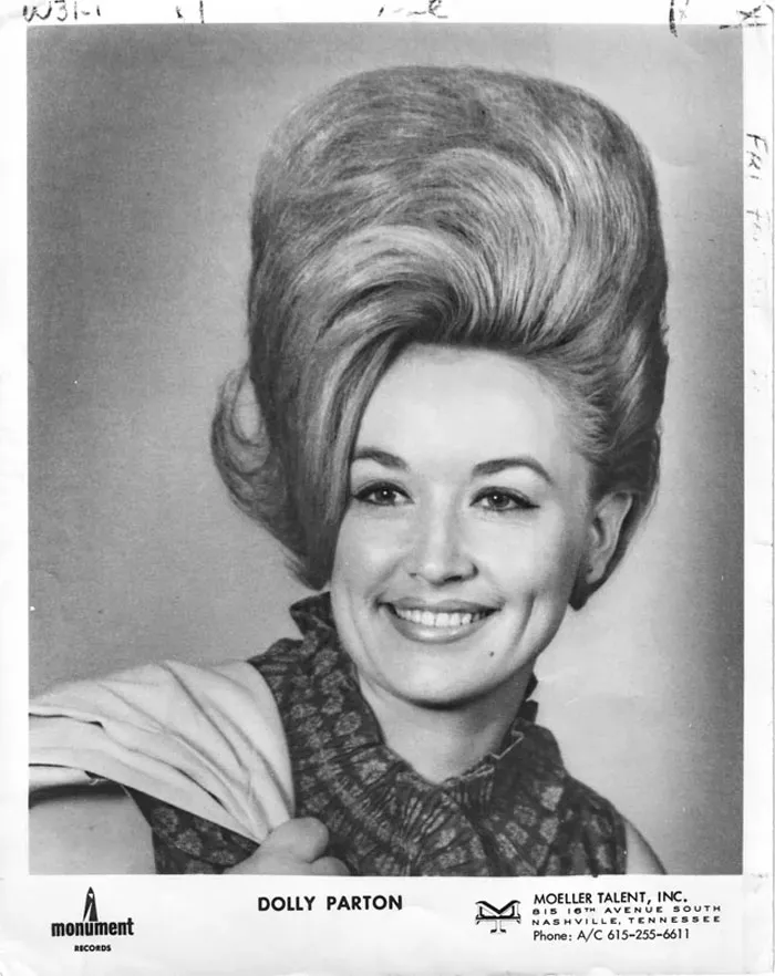 50 Peinados femeninos de la década de los 60 que van de lo increíble a lo estrambótico
