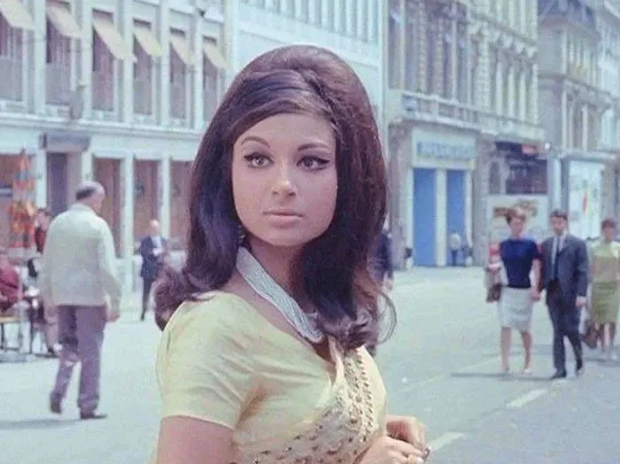 50 Women's Hairstyles From The 1960s That Range From Hilarious To Amazing