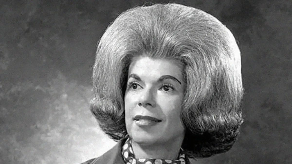 50 Women's Hairstyles From The 1960s That Range From Hilarious To Amazing