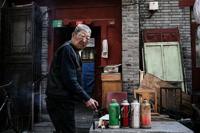 This Photographer Captures Interesting Moments In Beijing (20 Pics)