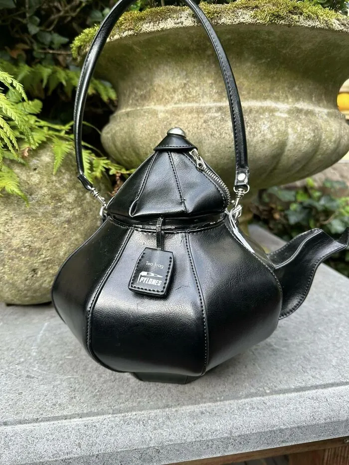 Found This Teapot Purse At My Local Thrift Store For €6.  Well That’s My Cup Of Tea