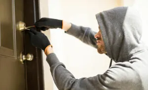 Burglar Hangs Up Woman’s Laundry, Stocks Her Fridge, And Mops The Floor Before Leaving
