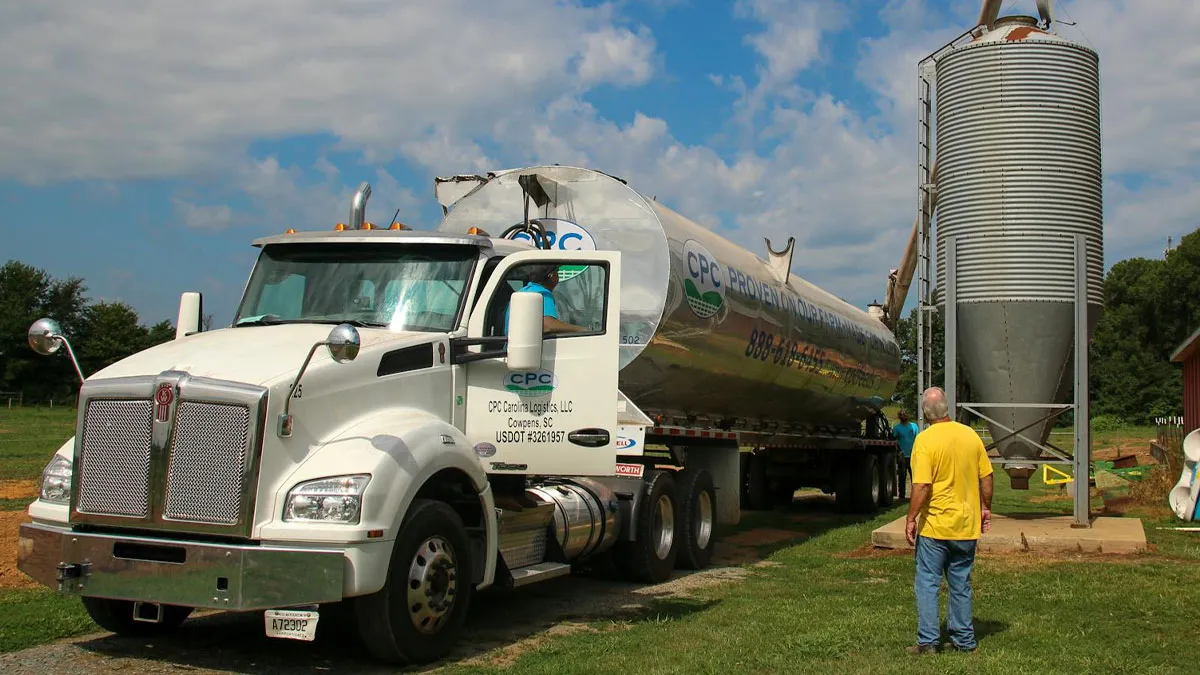 “Had An Asthma Attack From Laughing”: Truck Driver Watches Karen Get Instant Karma