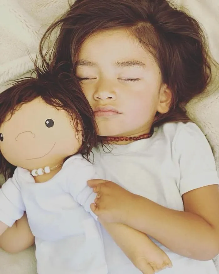 Woman Creates Dolls That Fit Each Child’s Needs While Representing Their Rare Health Conditions (26 New Pics)