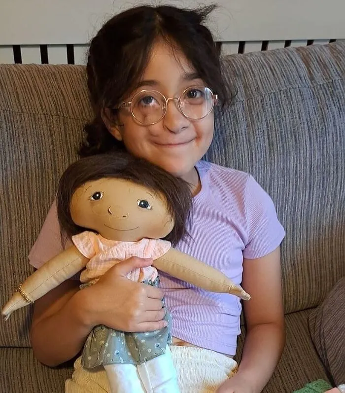 Woman Creates Dolls That Fit Each Child’s Needs While Representing Their Rare Health Conditions (26 New Pics)