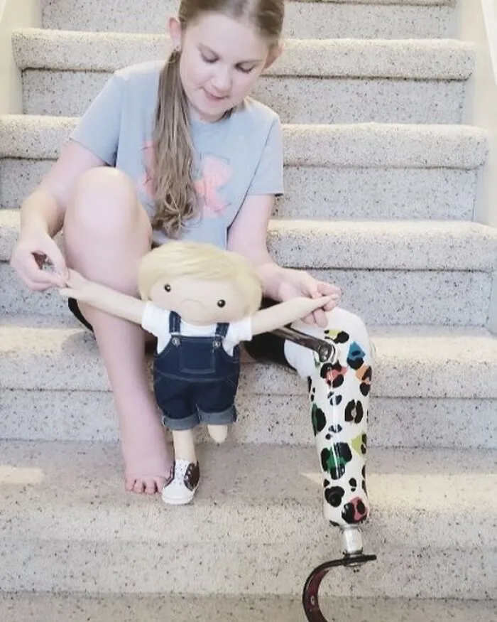Woman Creates Dolls That Fit Each Child’s Needs While Representing Their Rare Health Conditions (26 New Pics)