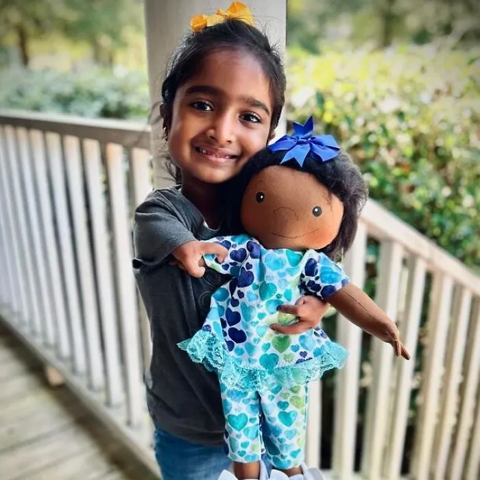 Woman Creates Dolls That Fit Each Child’s Needs While Representing Their Rare Health Conditions (26 New Pics)