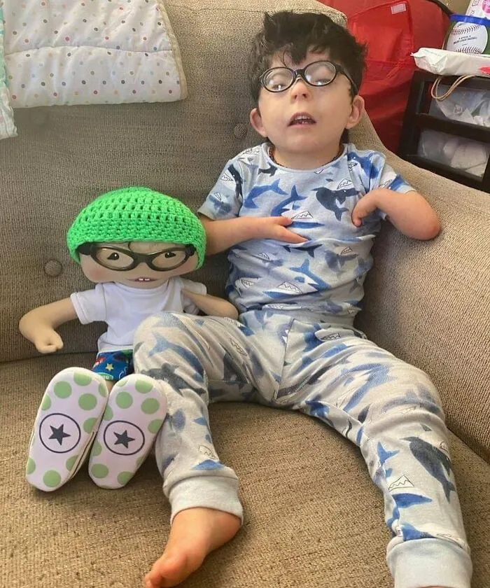 Woman Creates Dolls That Fit Each Child’s Needs While Representing Their Rare Health Conditions (26 New Pics)