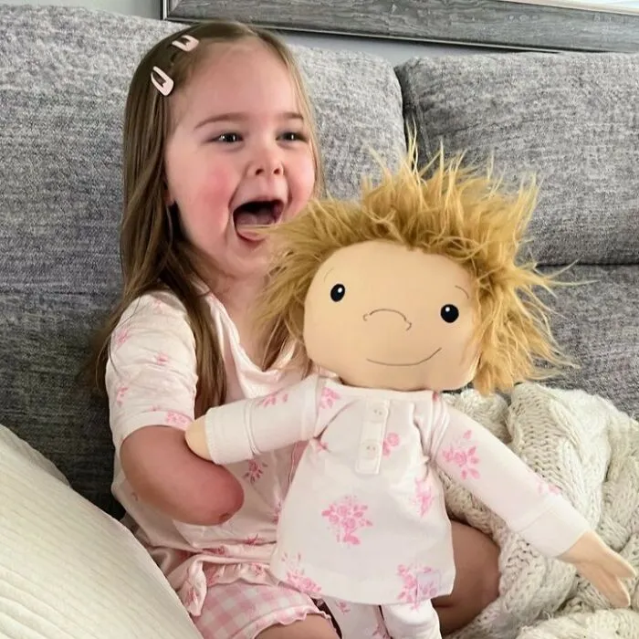Woman Creates Dolls That Fit Each Child’s Needs While Representing Their Rare Health Conditions (26 New Pics)