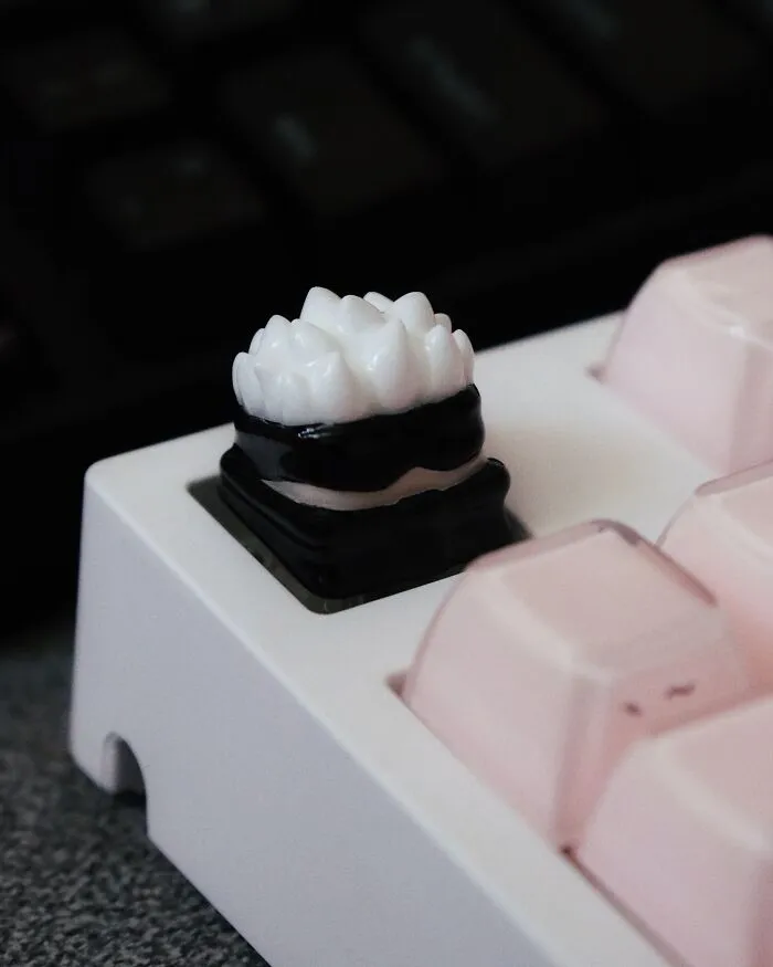 This Artist Creates Amazing Detailed Keyboard Keycaps, Here Are 21 Of Her Best Ones