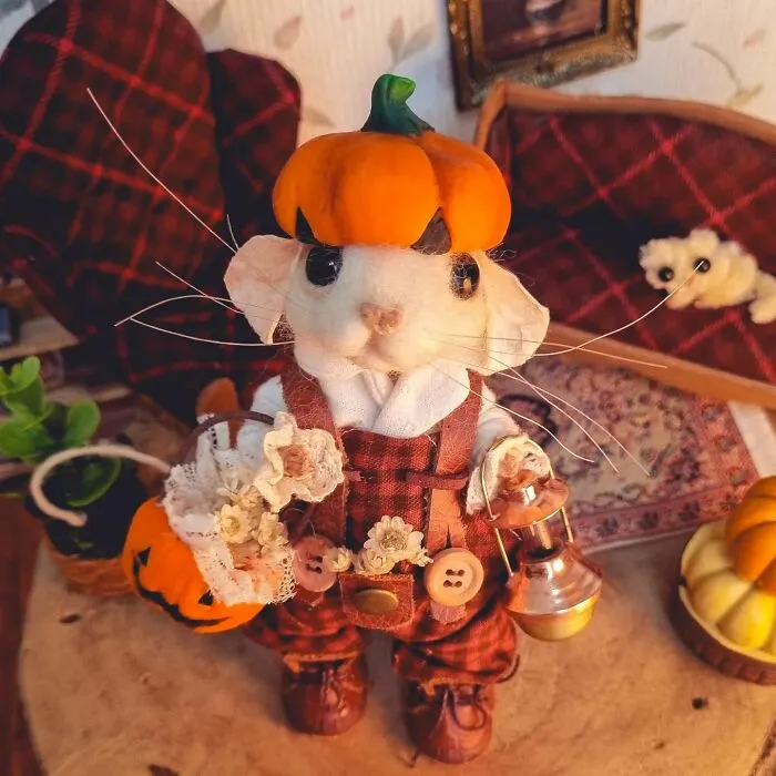 Artist Creates Adorable Felted Wool Mice Dressed In Whimsical Outfits (20 Pics)