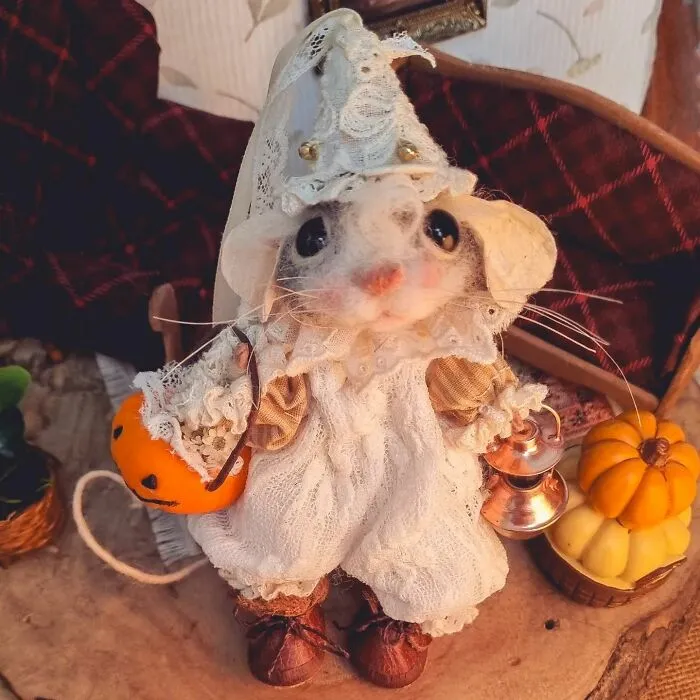 Artist Creates Adorable Felted Wool Mice Dressed In Whimsical Outfits (20 Pics)