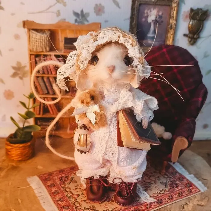 Artist Creates Adorable Felted Wool Mice Dressed In Whimsical Outfits (20 Pics)