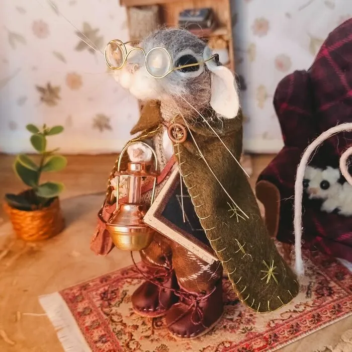 Artist Creates Adorable Felted Wool Mice Dressed In Whimsical Outfits (20 Pics)