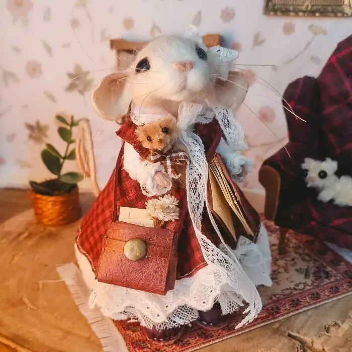 Artist Creates Adorable Felted Wool Mice Dressed In Whimsical Outfits (20 Pics)