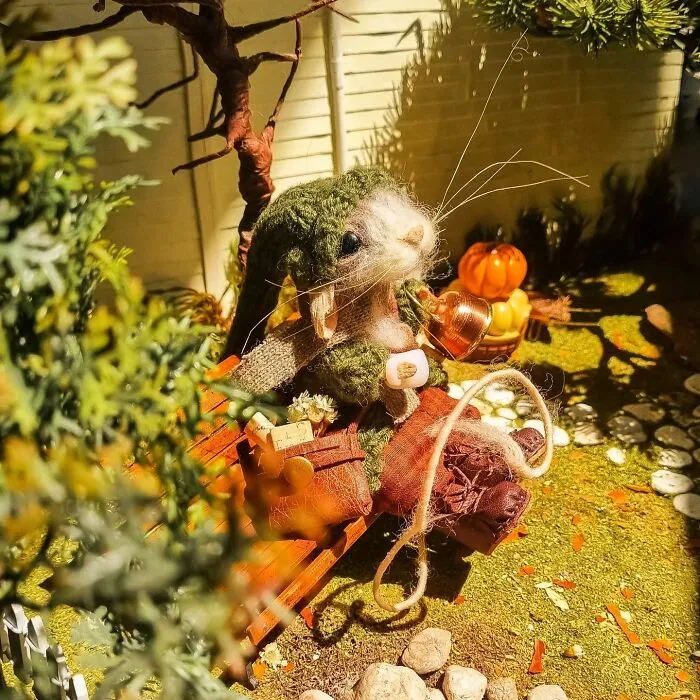 Artist Creates Adorable Felted Wool Mice Dressed In Whimsical Outfits (20 Pics)