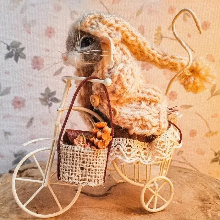 Artist Creates Adorable Felted Wool Mice Dressed In Whimsical Outfits (20 Pics)