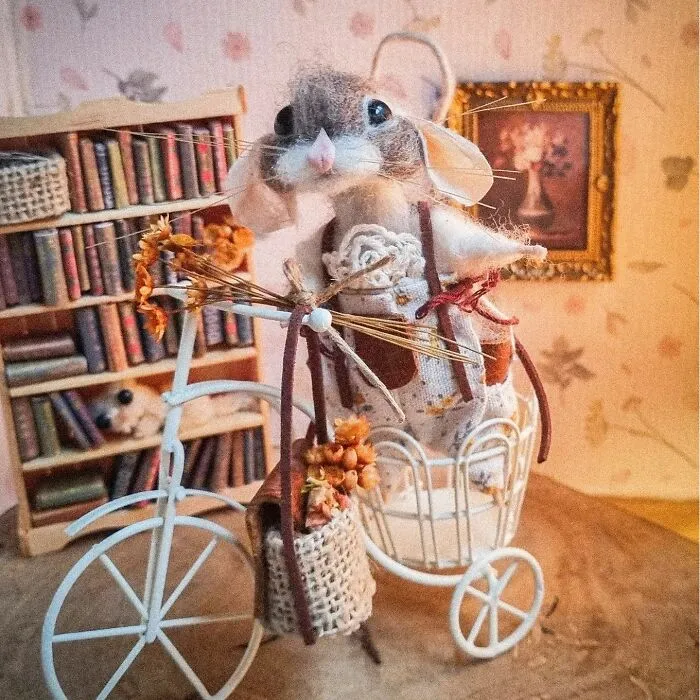 Artist Creates Adorable Felted Wool Mice Dressed In Whimsical Outfits (20 Pics)