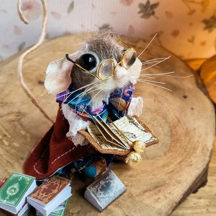 Artist Creates Adorable Felted Wool Mice Dressed In Whimsical Outfits (20 Pics)