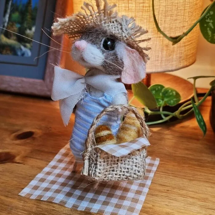 Artist Creates Adorable Felted Wool Mice Dressed In Whimsical Outfits (20 Pics)