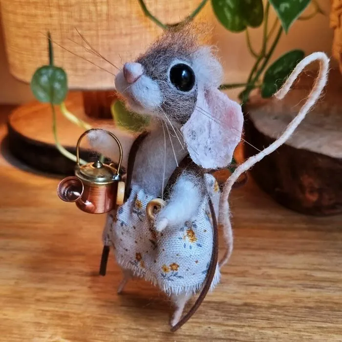 Artist Creates Adorable Felted Wool Mice Dressed In Whimsical Outfits (20 Pics)