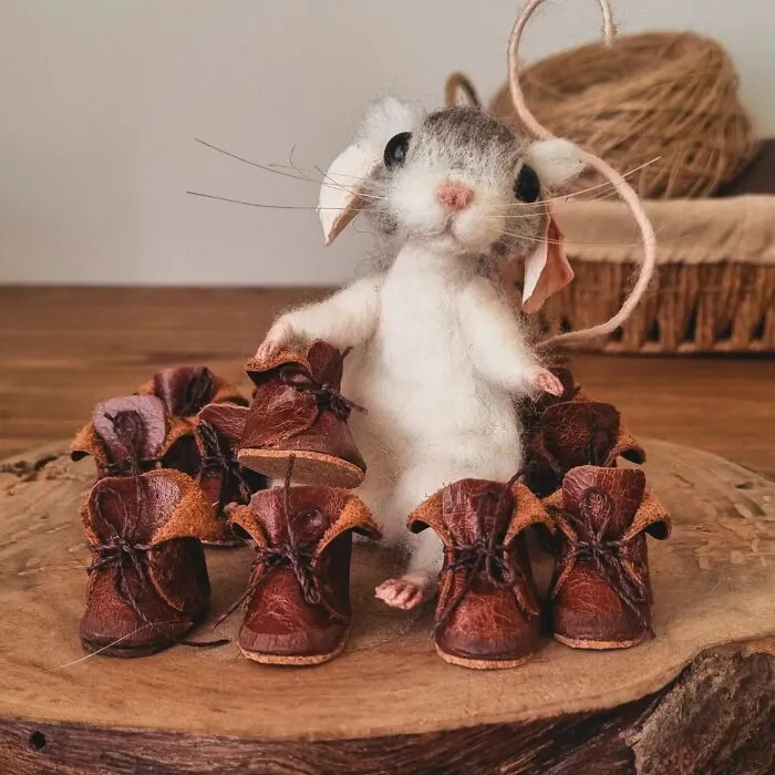 Artist Creates Adorable Felted Wool Mice Dressed In Whimsical Outfits (20 Pics)