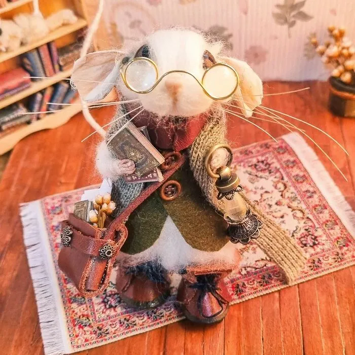Artist Creates Adorable Felted Wool Mice Dressed In Whimsical Outfits (20 Pics)