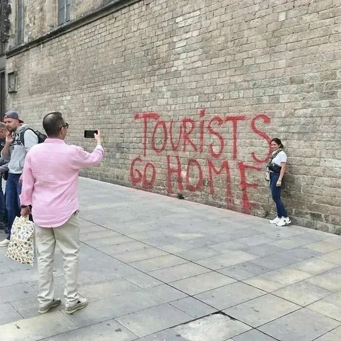 35 ‘Humans Of Capitalism’ Pics That Might Make You Laugh And Cry At The Same Time (New Pics)