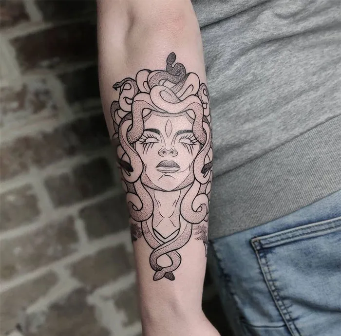 Monochrome Medusa