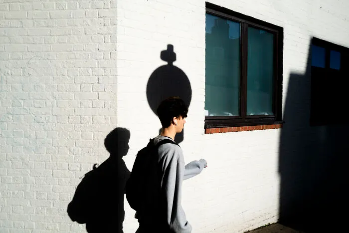 33 Funny Accidental Images That Were Taken At The Right Time And Place By This Street Photographer