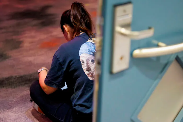 33 Funny Accidental Images That Were Taken At The Right Time And Place By This Street Photographer