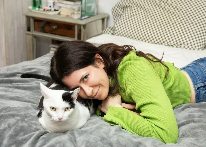 33 Women And Their Cats Breaking The 'Crazy Cat Lady' Stereotype Through BriAnne Wills’s Project (New Pics)