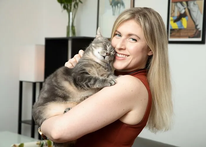 33 Women And Their Cats Breaking The 'Crazy Cat Lady' Stereotype Through BriAnne Wills’s Project (New Pics)