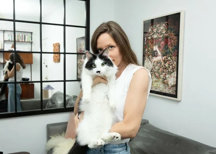 33 Women And Their Cats Breaking The 'Crazy Cat Lady' Stereotype Through BriAnne Wills’s Project (New Pics)