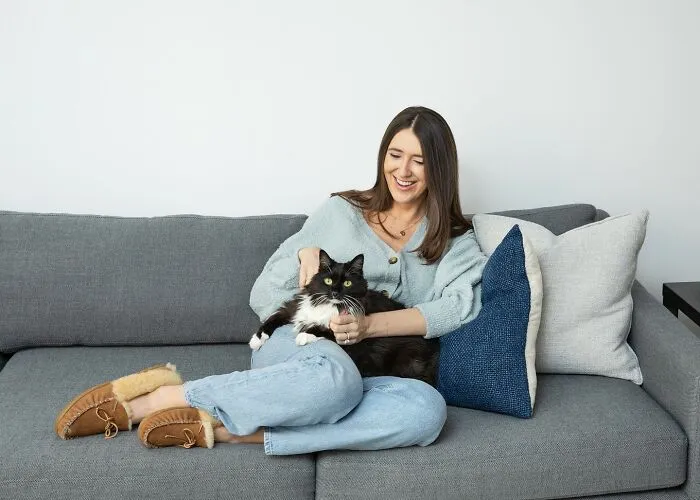 33 Women And Their Cats Breaking The 'Crazy Cat Lady' Stereotype Through BriAnne Wills’s Project (New Pics)