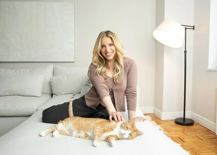 33 Women And Their Cats Breaking The 'Crazy Cat Lady' Stereotype Through BriAnne Wills’s Project (New Pics)