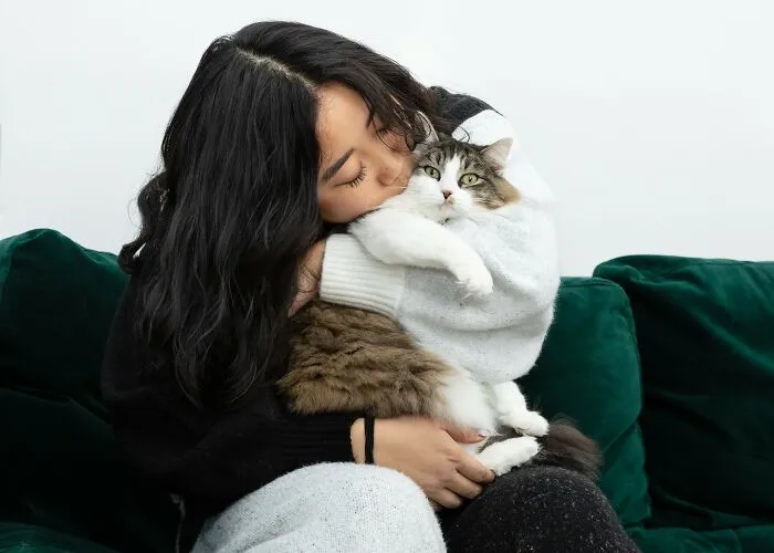 33 Women And Their Cats Breaking The 'Crazy Cat Lady' Stereotype Through BriAnne Wills’s Project (New Pics)