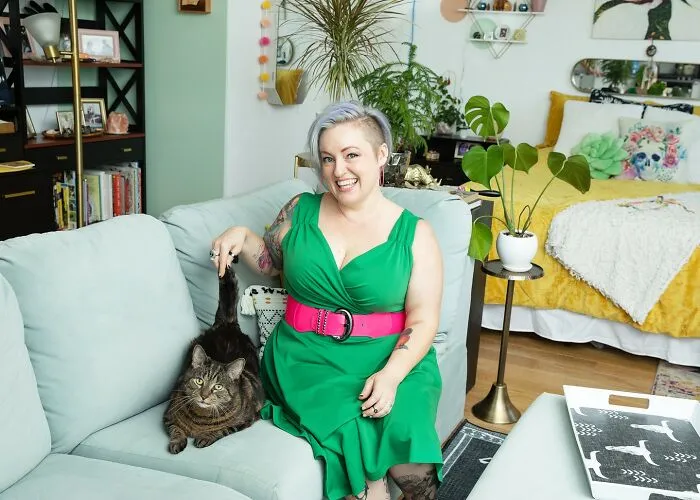 33 Women And Their Cats Breaking The 'Crazy Cat Lady' Stereotype Through BriAnne Wills’s Project (New Pics)